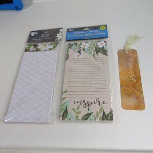 Floral Note pads and plastic bookmark Magnolia